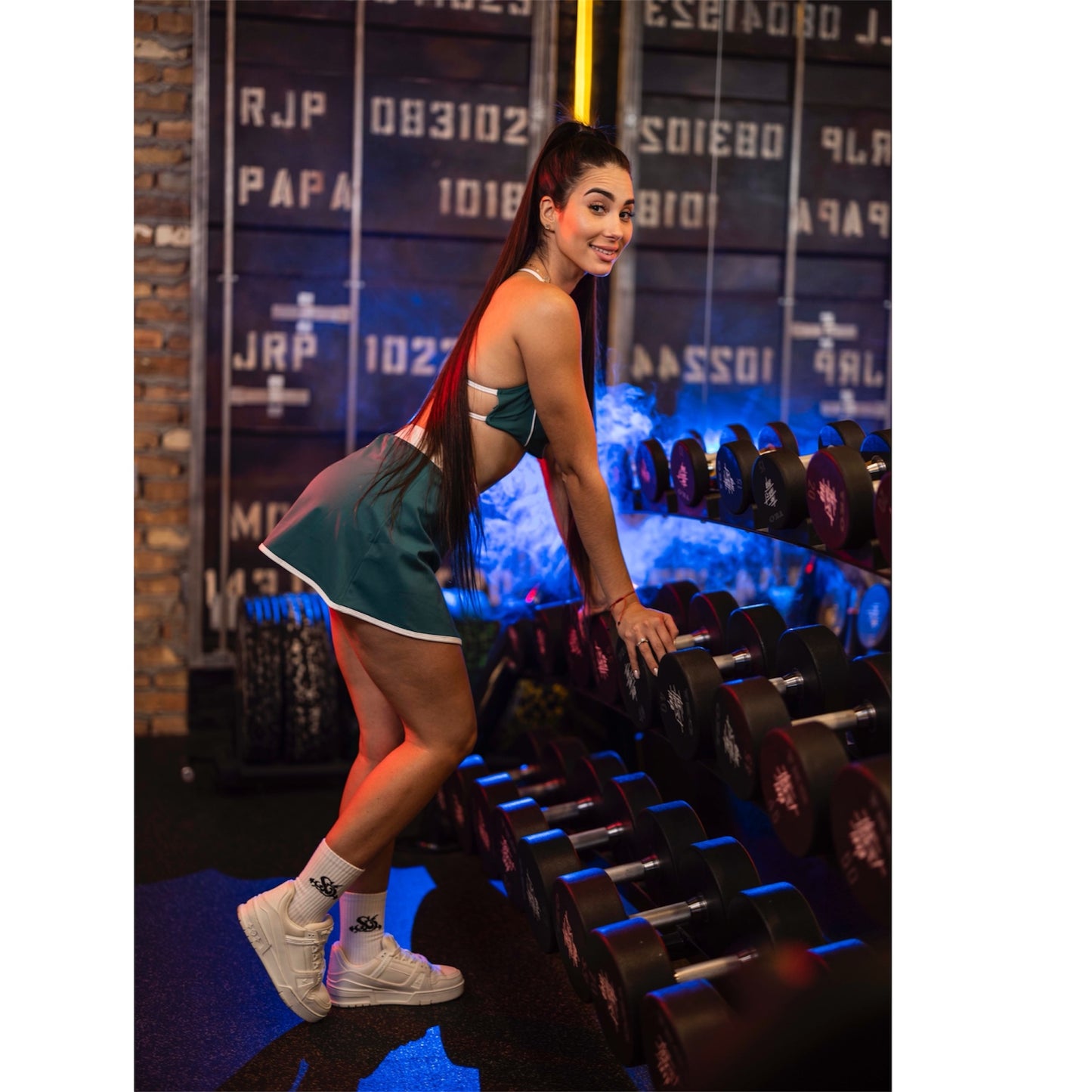 CONJUNTO VERDE OSCURO DE SAYA