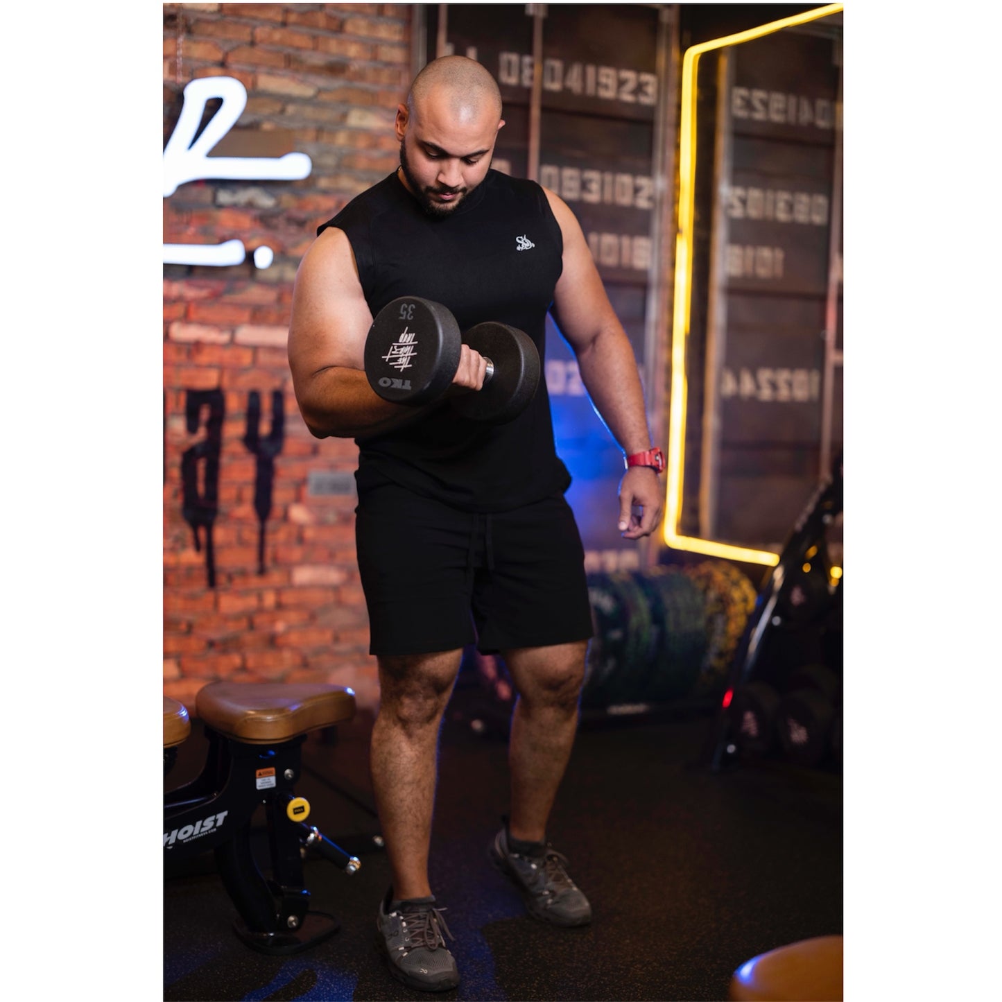 CONJUNTO NEGRO DE HOMBRE